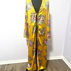 Boohoo bell sleeves long Yellow Floral Kimono 16‎